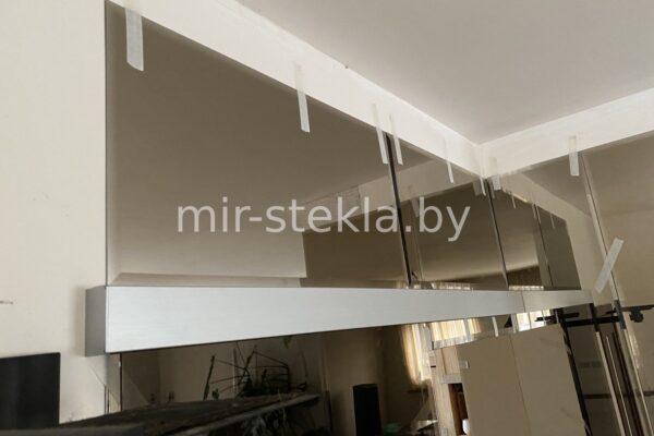 1611348958160881-1800x-8b0