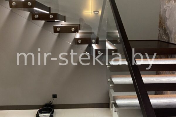 1615383156901111-1800x-5a0